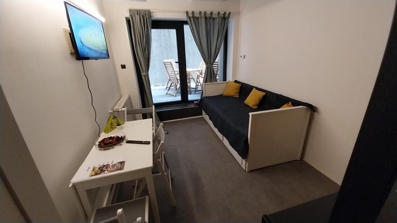 Peaceful Basement Apartment With Terrace & Free Gym 부다페스트 외부 사진