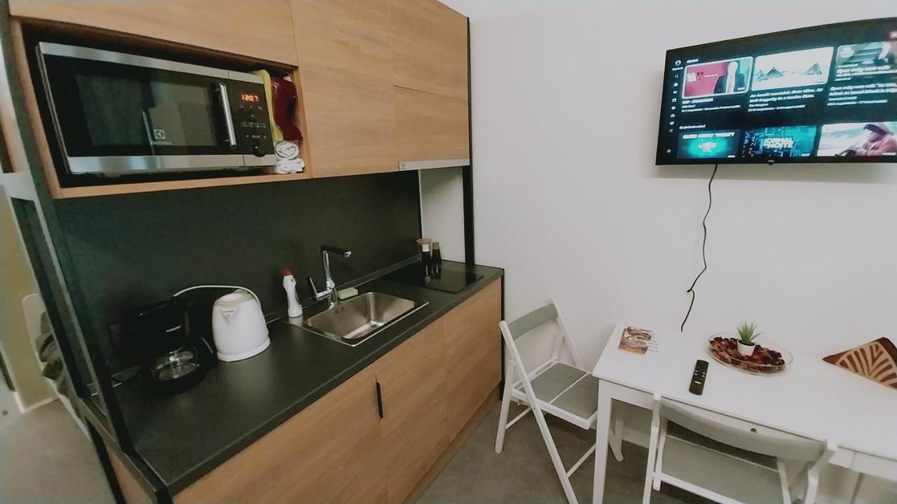 Peaceful Basement Apartment With Terrace & Free Gym 부다페스트 외부 사진