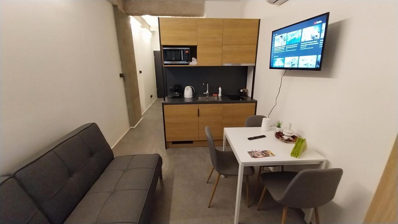 Peaceful Basement Apartment With Terrace & Free Gym 부다페스트 외부 사진
