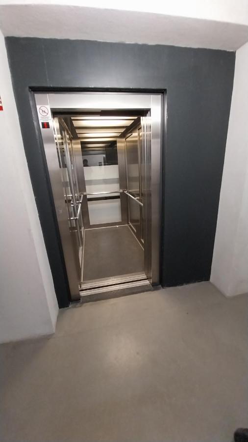 Peaceful Basement Apartment With Terrace & Free Gym 부다페스트 외부 사진