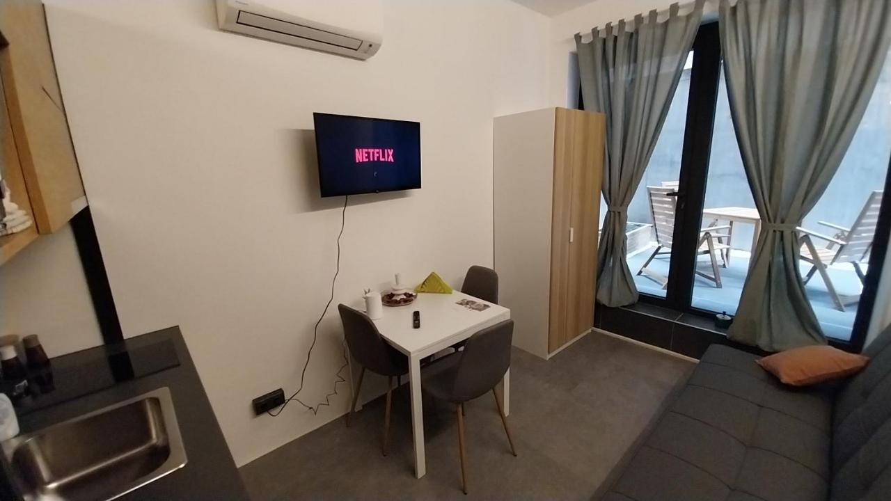 Peaceful Basement Apartment With Terrace & Free Gym 부다페스트 외부 사진