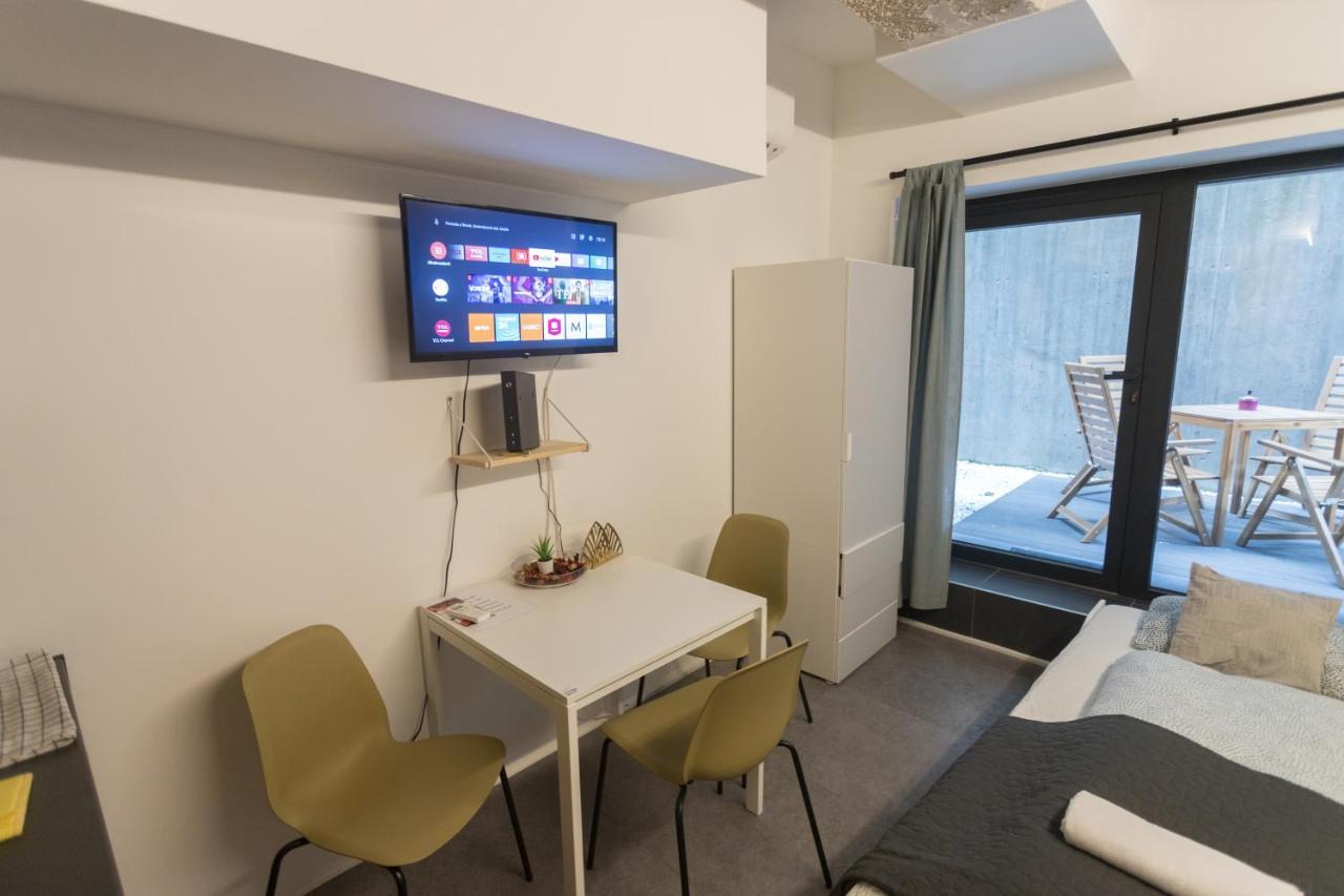Peaceful Basement Apartment With Terrace & Free Gym 부다페스트 외부 사진