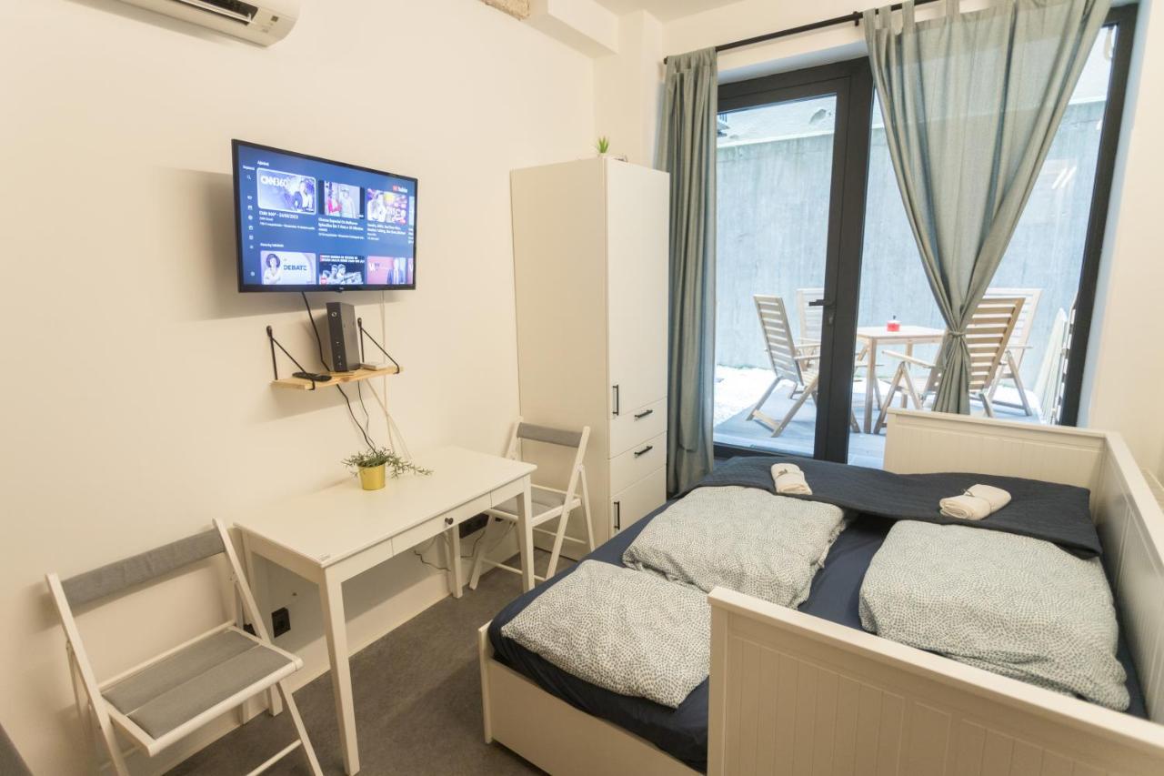 Peaceful Basement Apartment With Terrace & Free Gym 부다페스트 외부 사진