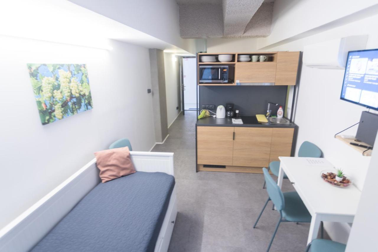 Peaceful Basement Apartment With Terrace & Free Gym 부다페스트 외부 사진