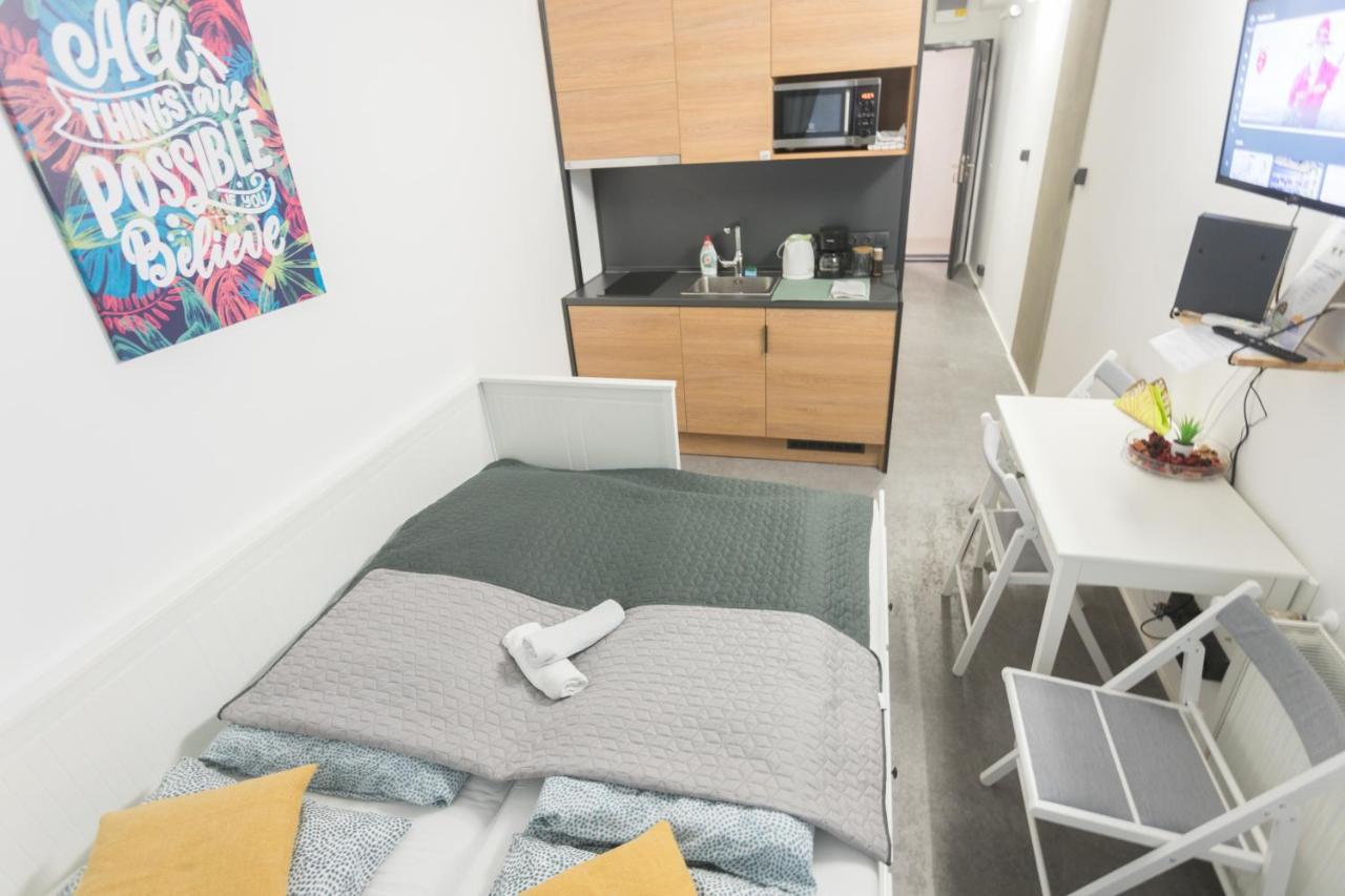 Peaceful Basement Apartment With Terrace & Free Gym 부다페스트 외부 사진