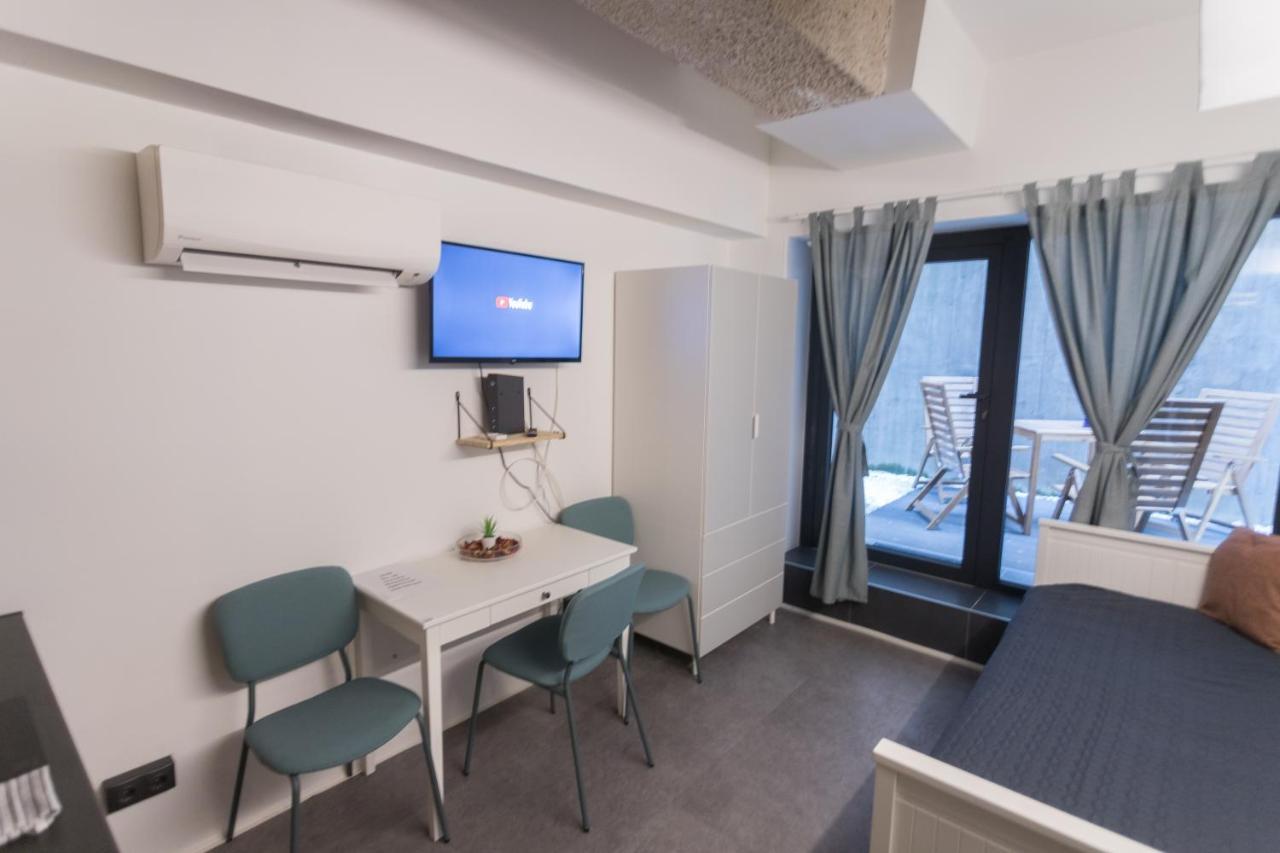 Peaceful Basement Apartment With Terrace & Free Gym 부다페스트 외부 사진